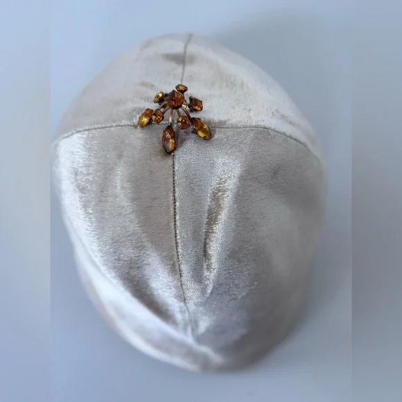 Vintage 60s evelyn varon beret Beige velour hat amber rhinestone - Picture 3 of 10